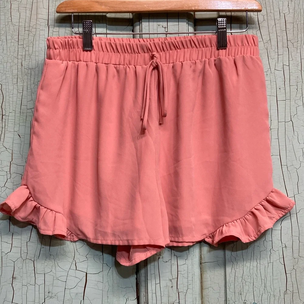 Boy Meets Girl Ruffle Shorts - Picture 1 of 6